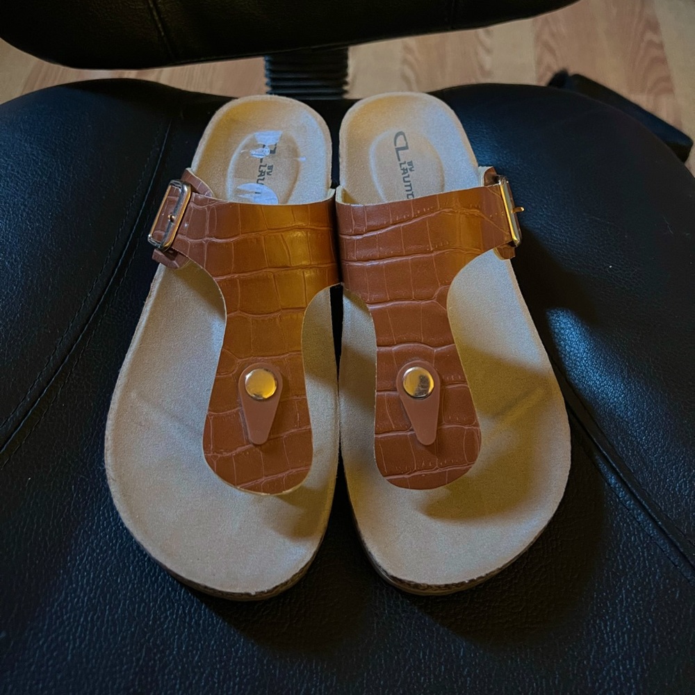 CL laundry sandals